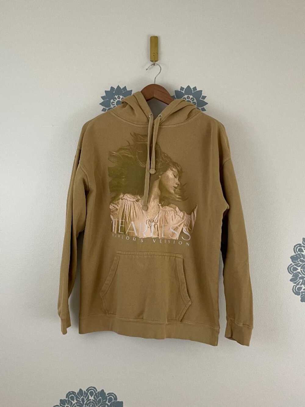 Taylor Swift Fearless Taylor's Version Graphic Hoodie Size Small